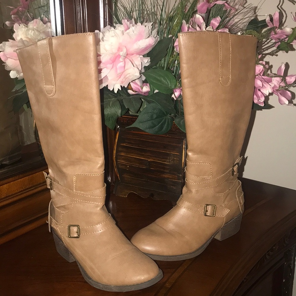 SOLD—Kohl’s Girl Boots🦄